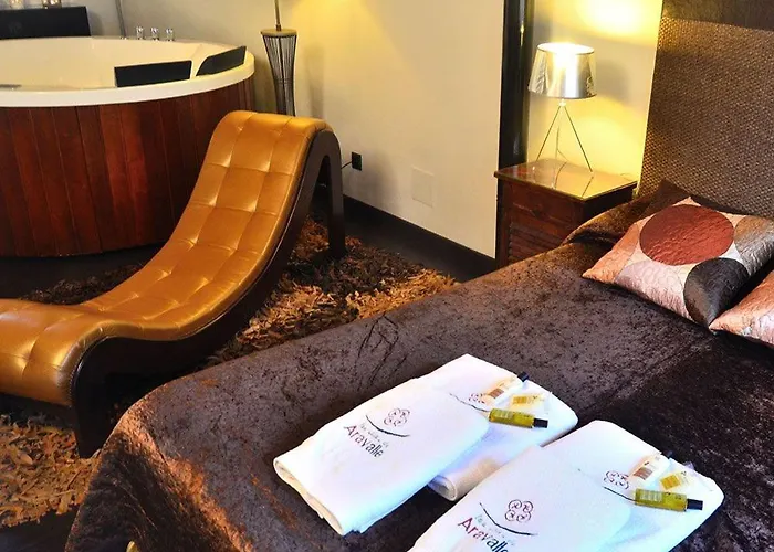 El Naturalista - Sitios De Aravalle * Casas del Abad